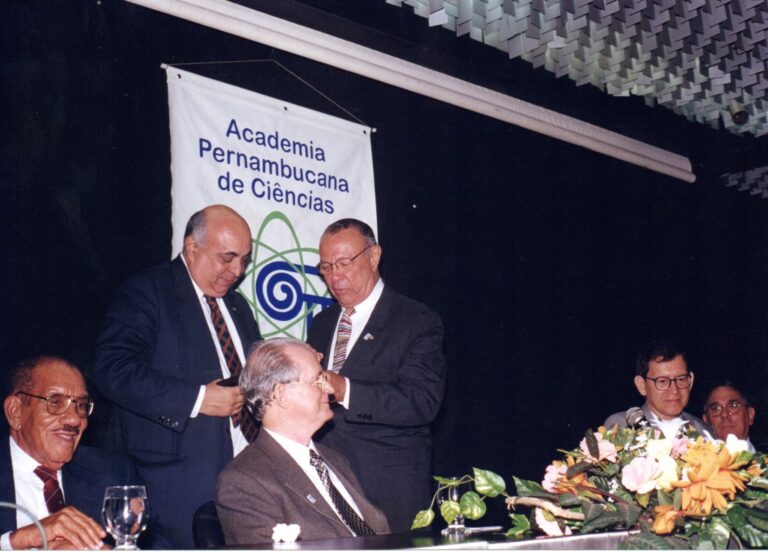 posse-de-novos-academicos-2000