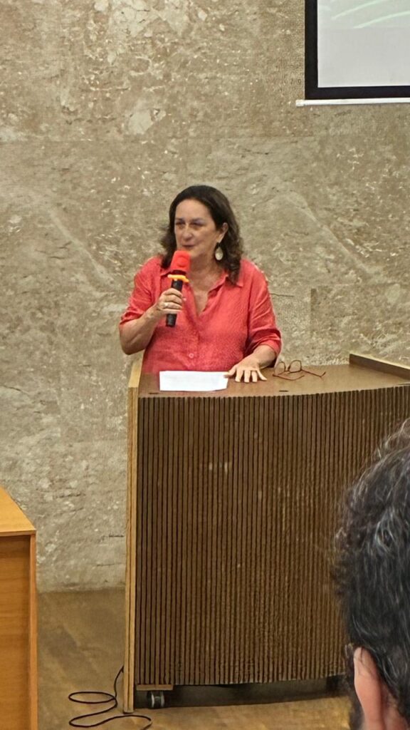 academica-edvania-torres-coordena-simposio-sobre-os-50-anos-das-regioes-metropolitanas-1